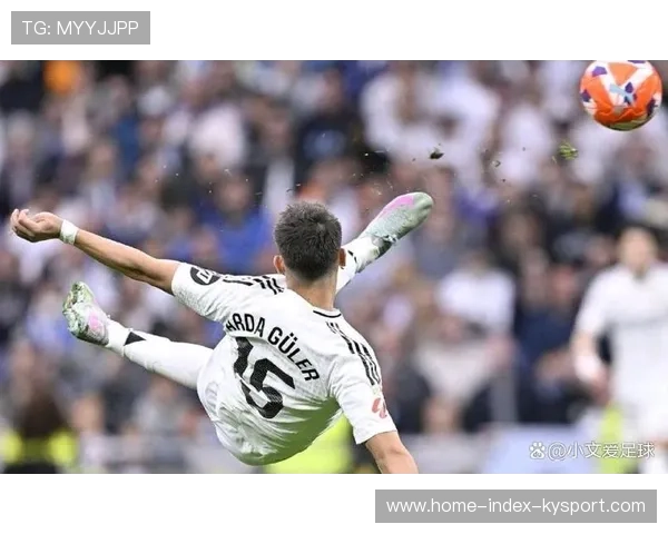 皇马角球开出后混战，贝林厄姆凌空抽射得手